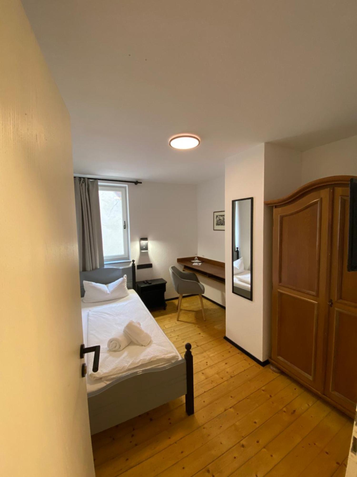 Gasthof Zum Goldenen Schiff - Lehm, Stil & Altstadtflair Marktbreit Exterior foto